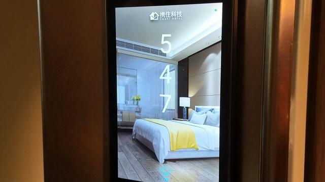 长江首艘空间智能游轮“长江行·揽月”起航