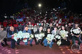 我拍的家乡重庆是一个感性的“人”！著名作家虹影电影处女作《月光武士》首映图片