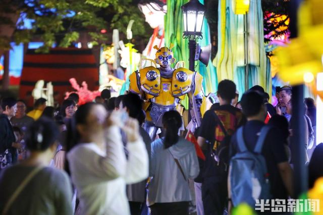 这里是青岛｜中山公园假期夜游人气旺