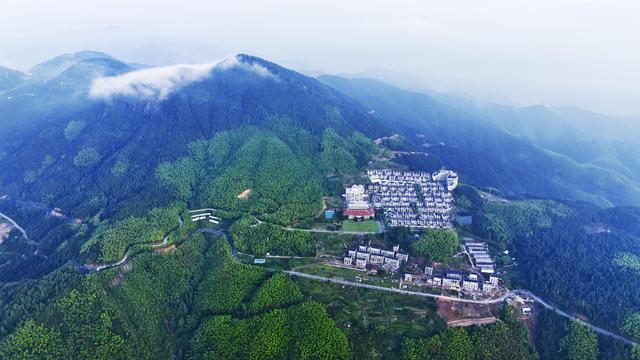 浙江磐安：盘山公路蜿蜒风光美