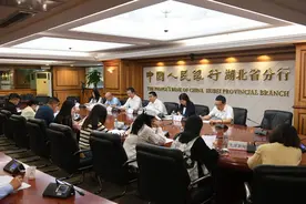 湖北金融机构各项贷款余额85075亿元图片