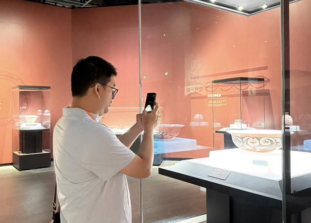 触摸7000年历史 台湾青年到郑州大河村遗址探秘仰韶文化