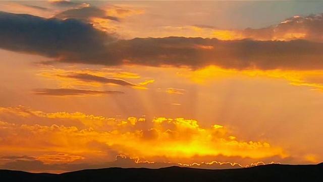 疆山如画丨额敏朝晖夕霞的极致盛景