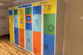 计费规则大不同，寄存行李好比开盲盒？有的0元畅存、有的开柜就按8小时收费 | 寄存不焦虑③图片