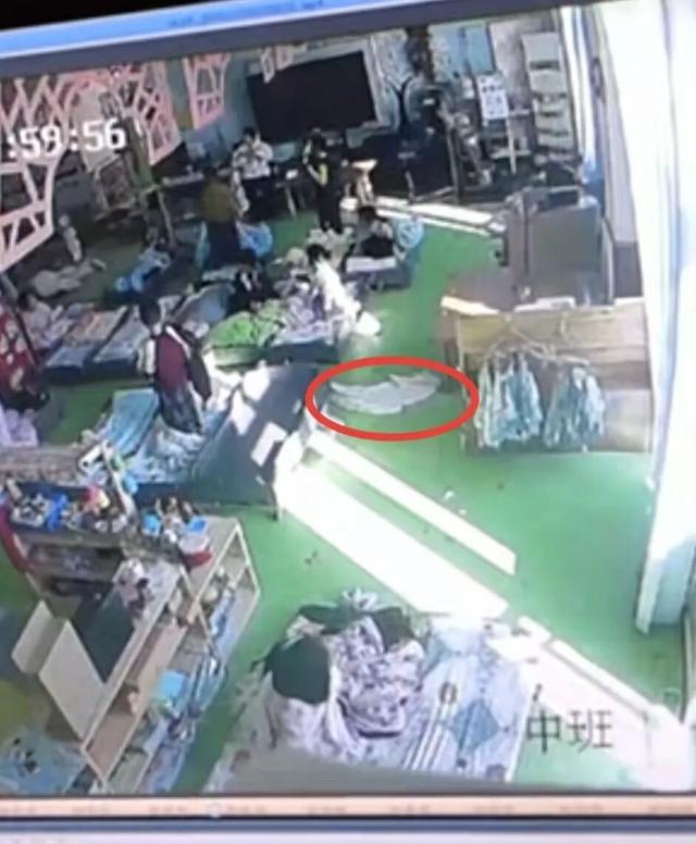 涉事教师已被停职！警方介入