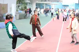 “课间15分钟”带来哪些变化？记者走访成都多所中小学｜热点关注图片