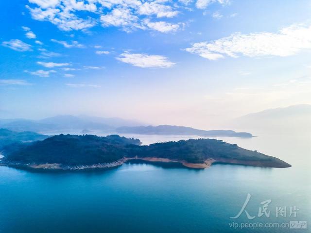 湖南郴州：东江湖山清水碧生态美