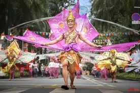 53支队伍3500名演员，西双版纳泼水节上演文化大游演图片