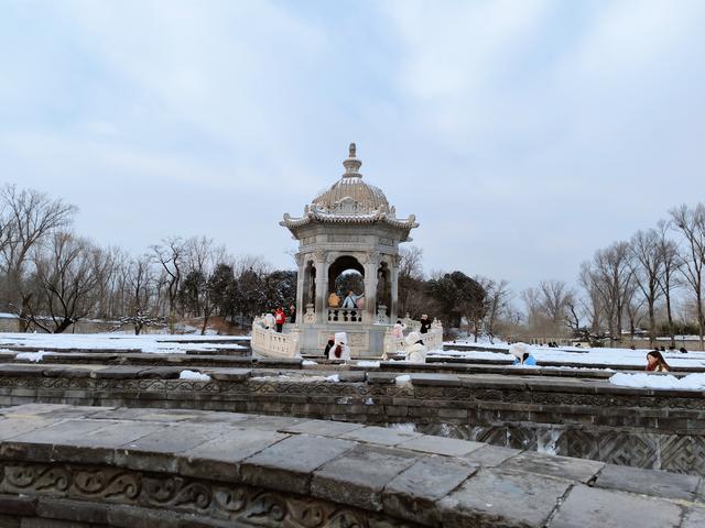 喜迎2026第一场雪，圆明园美出新高度