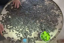 男子2万枚硬币被银行拒绝兑换，上海农商行：客户无法说明硬币来源图片