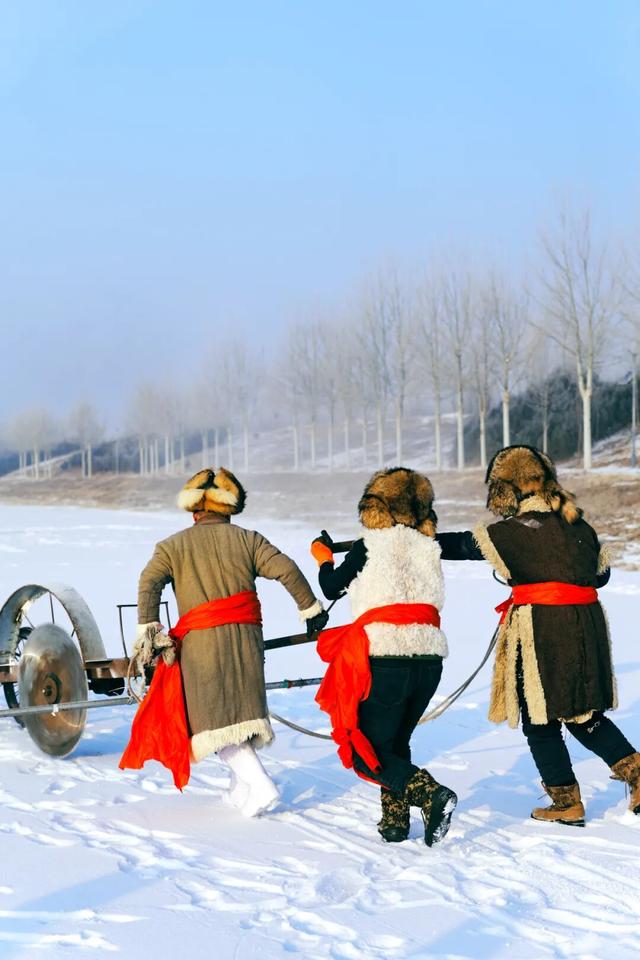 冰雪节的超绝冰雕来自哪里？今天大黑河上的号子声给出了答案