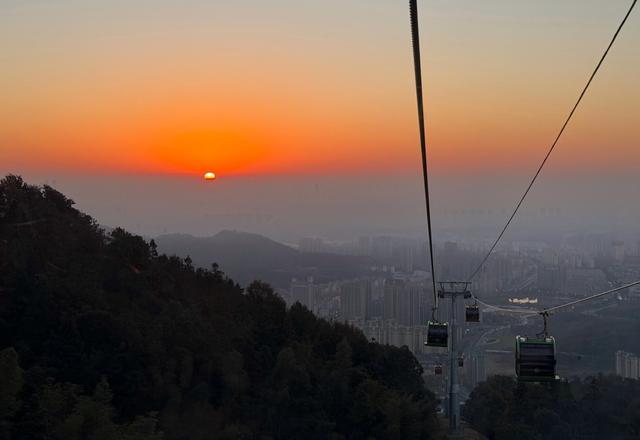 “坐上云端”之后：一条破纪录的索道，撬动南昌文旅新动能