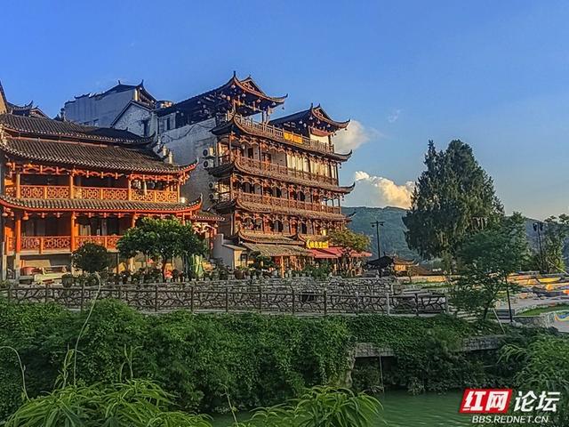 夏日重访芙蓉镇，只为一场沉醉光影的旅程