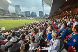 从贵州榕江“踢”向国际大都市：“村超”赴港与香港明星队梦幻联动图片