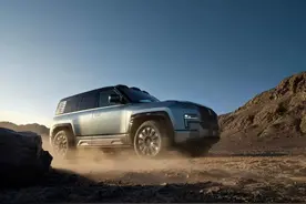 比亚迪首款百万级产品仰望U8正式上市，售价109.8万元图片