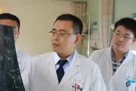 22岁小伙急性大面积双肺栓塞，长征医院紧急救治转危为安图片