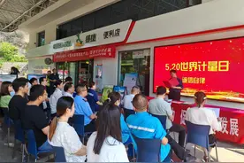 每年自检超10万条次，中国石化湖北石油强化加油机精度管理图片