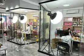 中国潮玩火爆东南亚，男子跨境卖盲盒月入超10万元图片