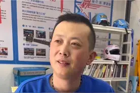 婉拒888元感谢费，武汉外卖员用AED救人：每天随身带5公斤设备，今天用上了图片