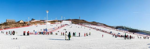 内蒙古呼和浩特：冬季冰雪旅游季正式启幕