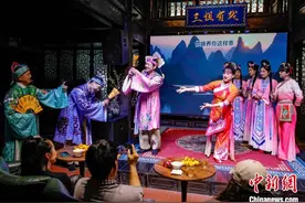黄婉秋一家三代传承“刘三姐文化”图片