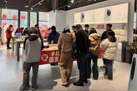 手机“国补” 首日： 消费者热情高涨，3400-4000 元机型成香饽饽图片