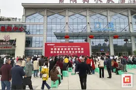 富顺县：华西医院教授专家领衔义诊 居民足不出县享受优质医疗服务图片