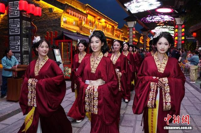 2025世界旅游小姐中国区总决赛入城仪式在安徽寿县古城举行