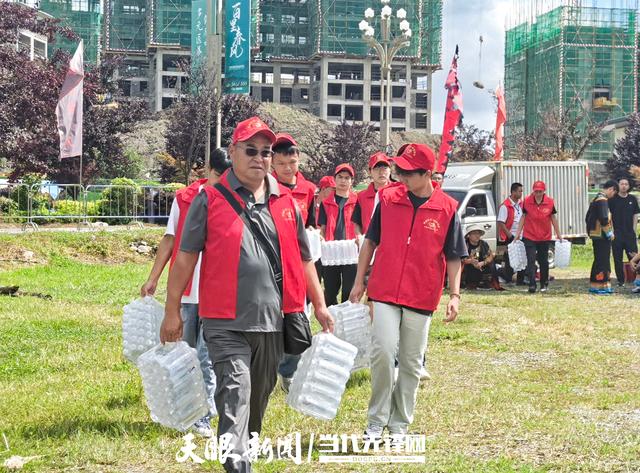暖了游人 富了乡亲 ——百里杜鹃“红色堡垒・一呼百应”绘就新风景