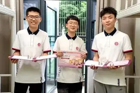 3228寝室，三人同上清华！图片