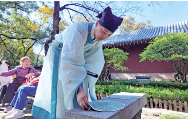 暖风熏得游人醉！济南“赏叶经济”的留客密码