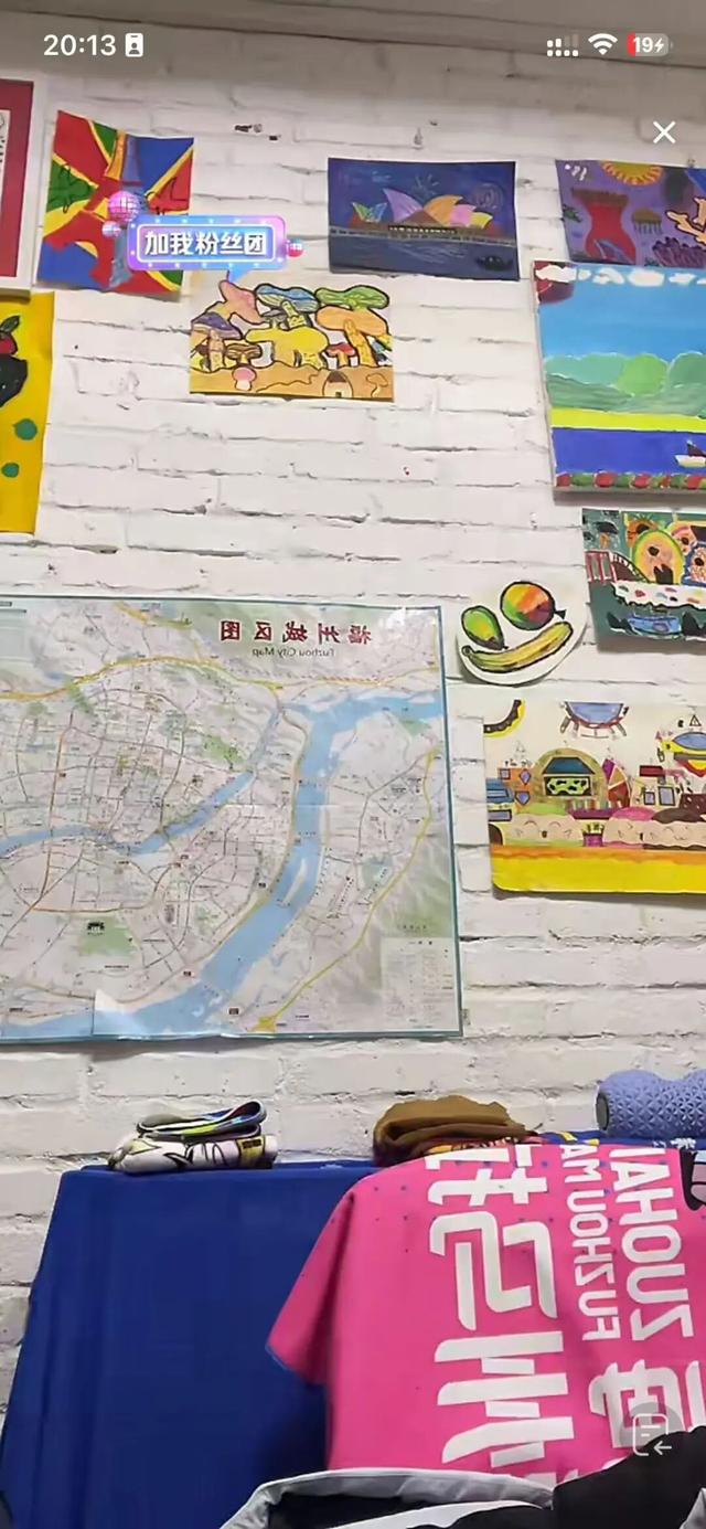 “最快女护士	”张水华辞职后携老公直播秀恩爱	，称白岩松是自己恩人，跟前同事相处得很好，辞职前有编制	，暂时无带货计划