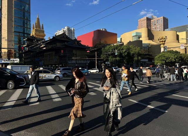 申城秋日暖阳上线，公园街头处处好风景