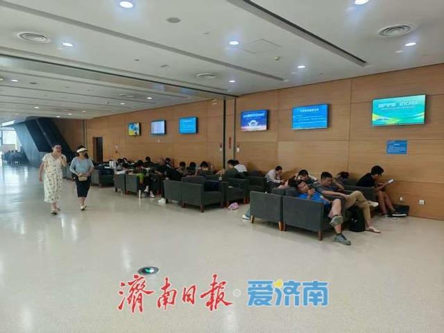高温天里的“书香清凉”，济南图书馆成西客站片区热门打卡地
