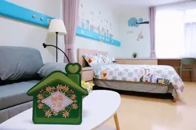 跷着二郎腿搞怪，咧着嘴笑……宝贝们，谢谢你们“曾经来过”图片