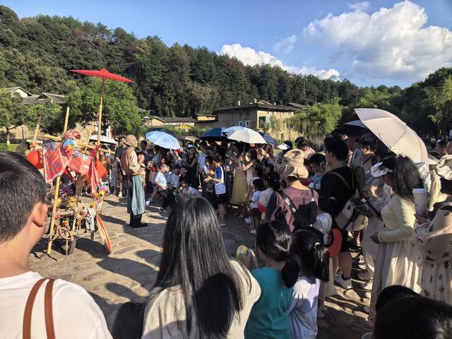 国庆小长假土楼景区“热力全开” 游客量达28.41万人次