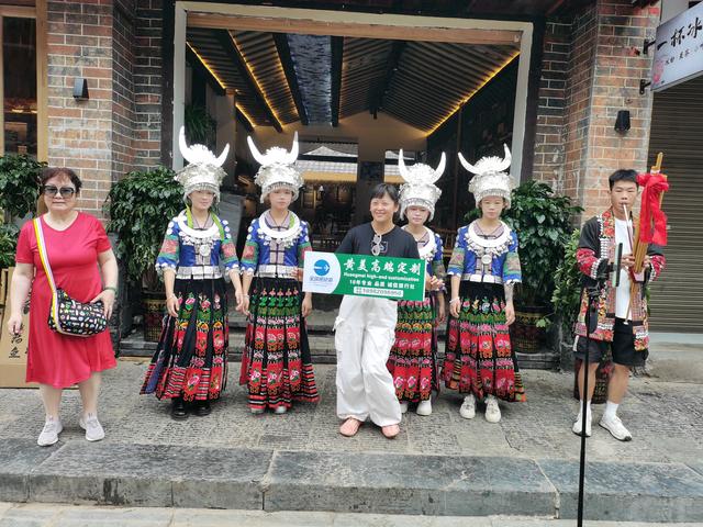 凯里下司古镇：暑期旅游持续升温 业态“上新”引客来