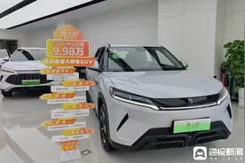 汽车降价促销持续强劲，高端燃油车发力降价，12.98万买品牌油车图片