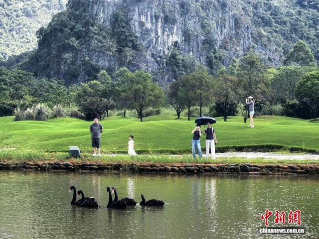 桂林国庆中秋假期旅游收入破百亿元  夜游等新业态成亮点