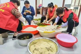 句容黄梅街道下荫村：过端午佳节 品美味香粽图片