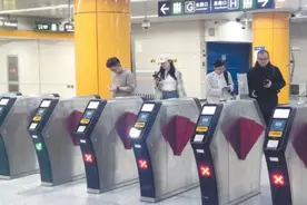 记者调查：乘地铁同站进出10分钟内免费吗？图片