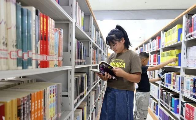 在庆阳图书馆尽享书香慢生活