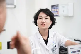 高频振动导致晶体脱位 重庆华厦眼科：眼周按摩大意不得图片