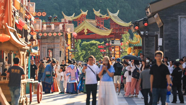 五台山梵境里文旅小镇开园 开启五台山夜游新体验