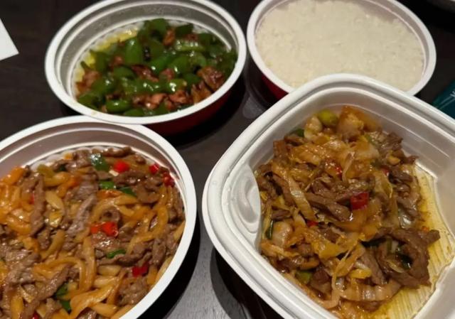 「贵妇超市」，正在变成「穷鬼食堂」？