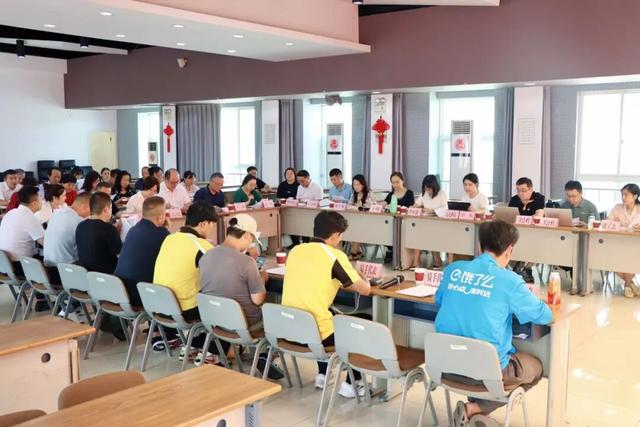 北京一副局长骑电动车送外卖	，“原以为骑手最关心社保政策，没想到他们张口就是‘别罚我款’”