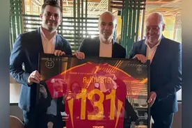 全西班牙送祝福！40岁传奇球星伊涅斯塔宣布退役：未来准备当教练图片