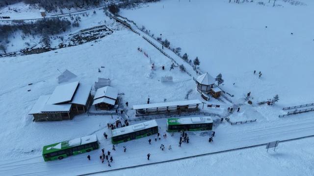 刷屏预警｜达古冰川今日大雪！山上山下，一片纯白浸心脾