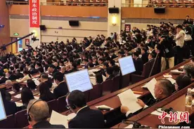 深圳人代会首启AI同声传译 0.5秒级实时响应图片