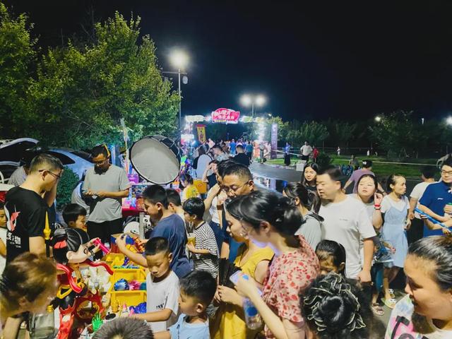 又“红”又“潮”！杨凌星空集市“点燃”渭河夏夜
